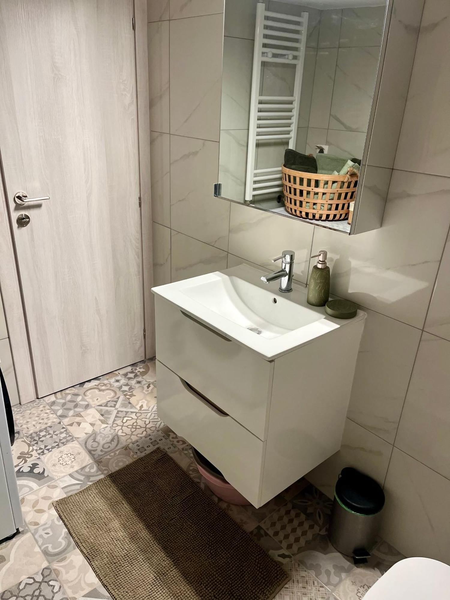 2bdr Cozy - Near Waterfront And Metro Apartment *